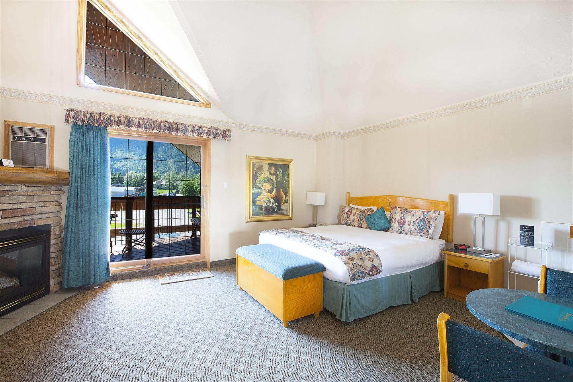Waterton Glacier Suites Exterior foto